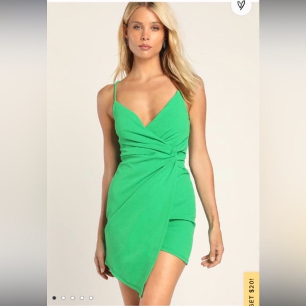 Lulu’s Twist Front Dress Small NWOT 💚